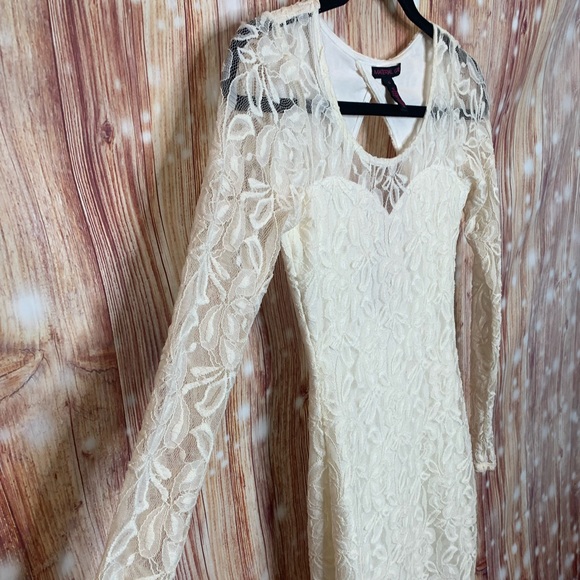 Material Girl Lace Dress Size Small Junior. Pullover Keyhole Back Winter White - Picture 8 of 9